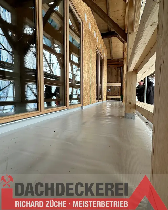 Abdichtung auf einer Holzbau-Decke vor dem Bodenaufbau